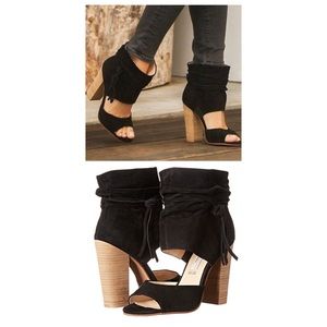 kristin cavallari leigh kid black suede shootie 🖤